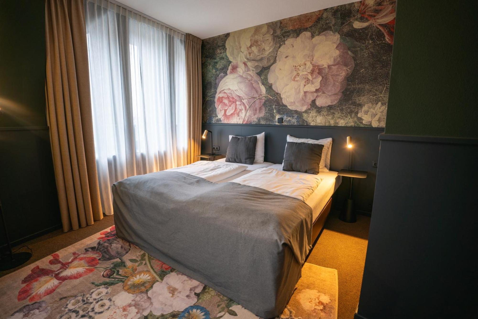 Stadshotel เฮร์เลิน ภายนอก รูปภาพ