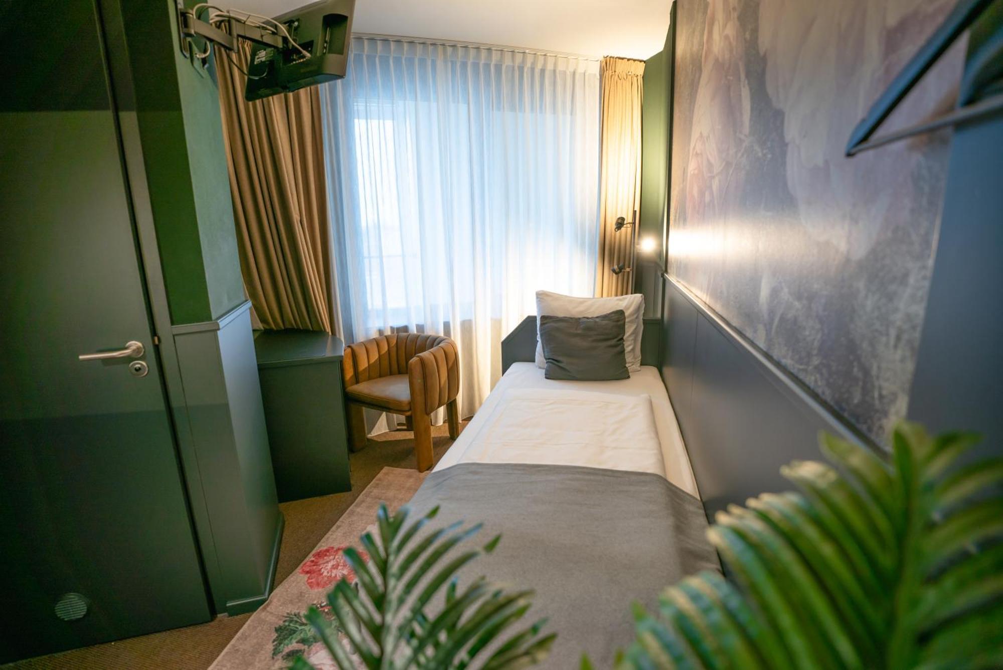 Stadshotel เฮร์เลิน ภายนอก รูปภาพ
